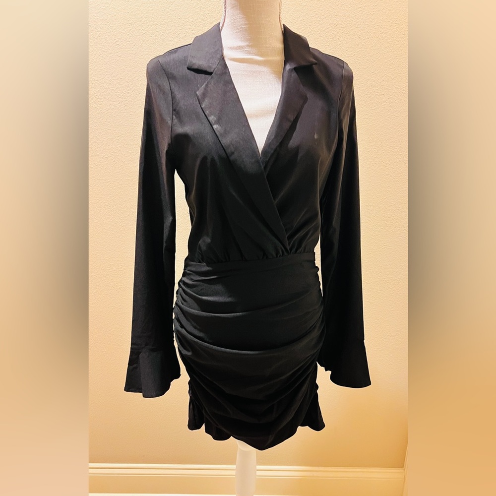 Fashion Nova Black Ruched Mini Dress. Bell Sleeves w/slits. Size MEDIUM. NWT